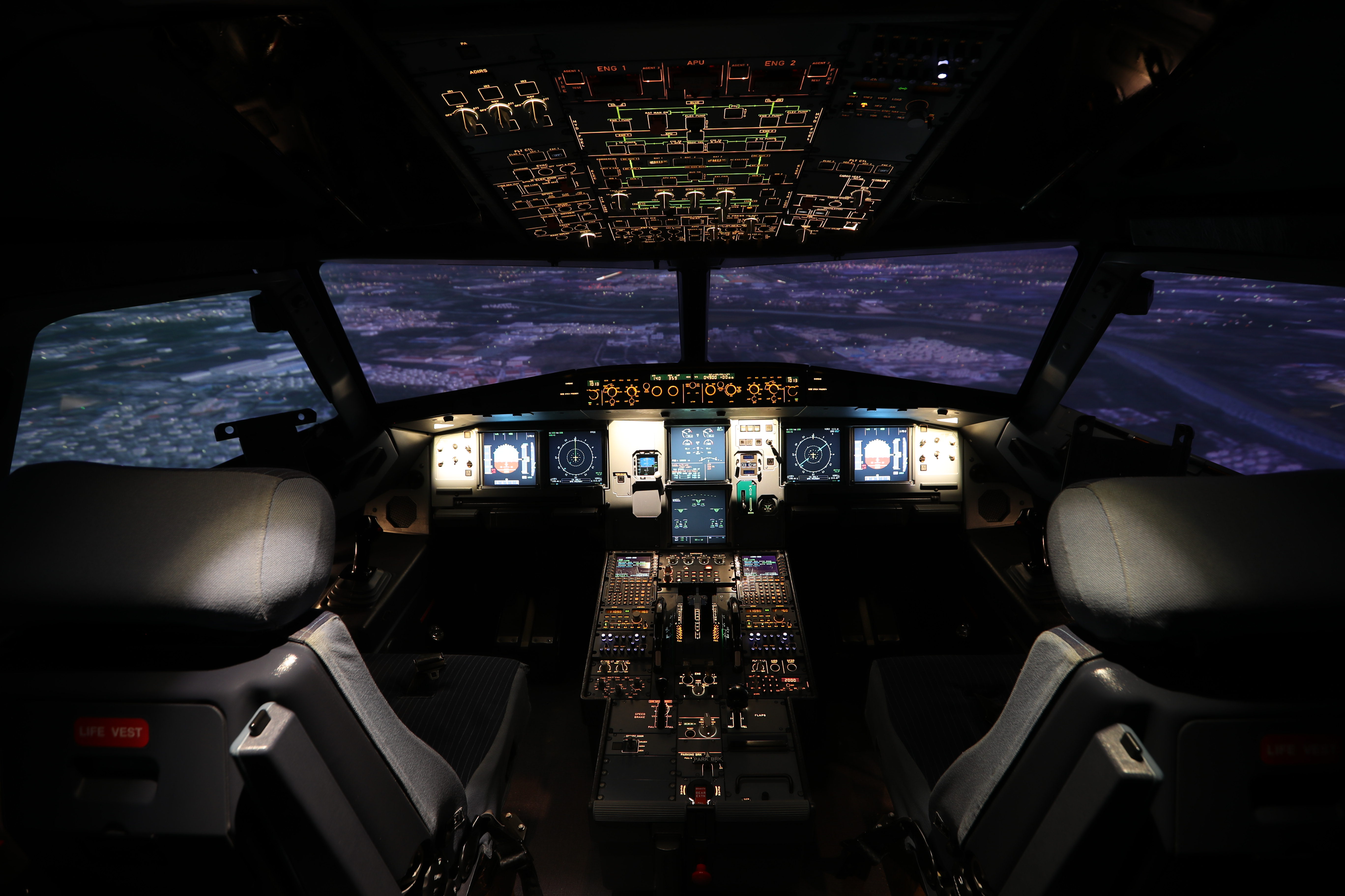 A320 全动飞行模拟机驾驶舱，CB1I3170 原片